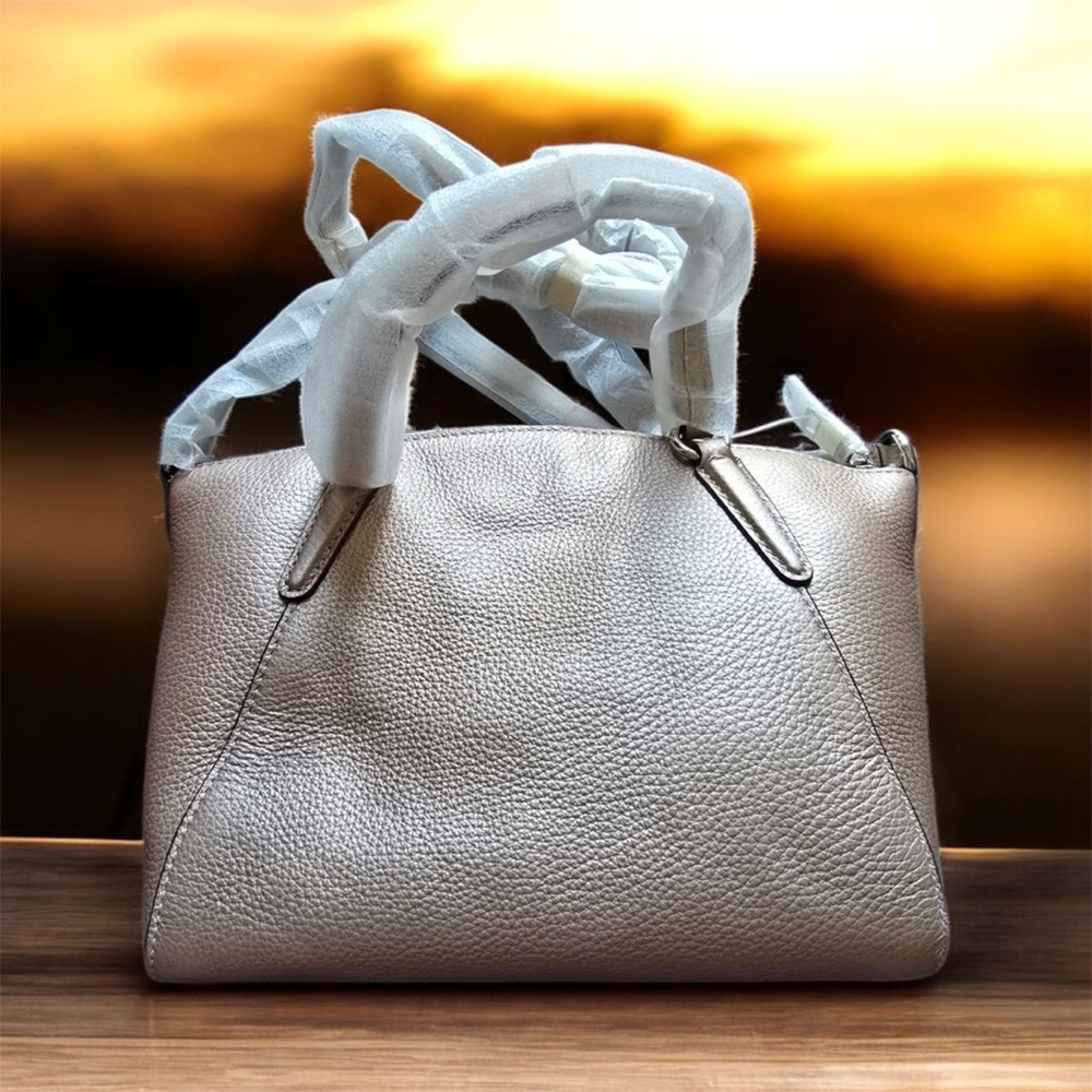 Coach pebbled leather mini Kelsey
Crossbody